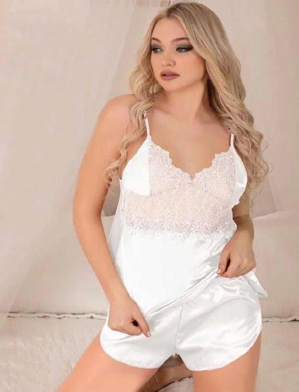  Beyaz Dantel İşlemeli İnce Askılı Saten Şortlu Takım - Image 1