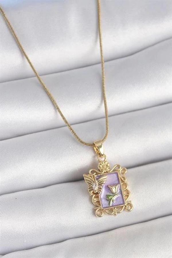 316L Çelik Gold Renk Zincir Mor Mineli Çiçek İşlemeli Zirkon Taşlı Kelebek Detay Portre Model Kadın  - Image 1