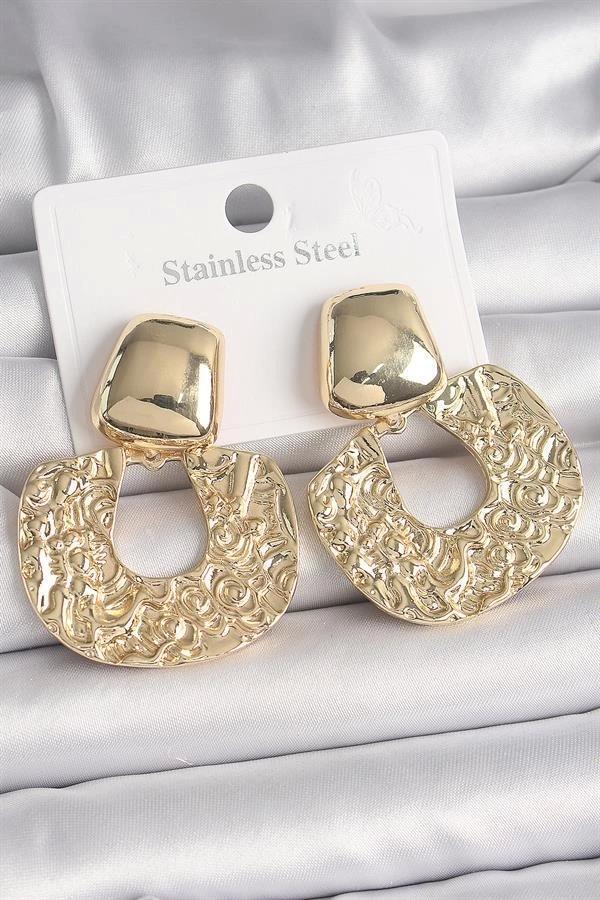Pirinç Gold Renk Sallantı İşlemeli Plaka Model Kadın Küpe - Image 1