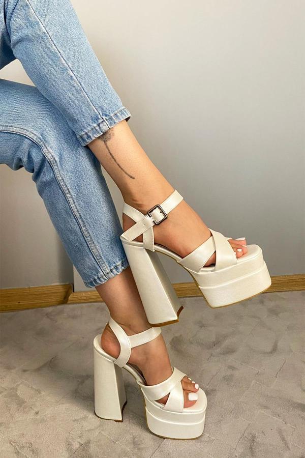 Kadın Elina Sedefli Beyaz Çapraz Bantlı 15 cm Platform Topuklu Ayakkabı - Image 1