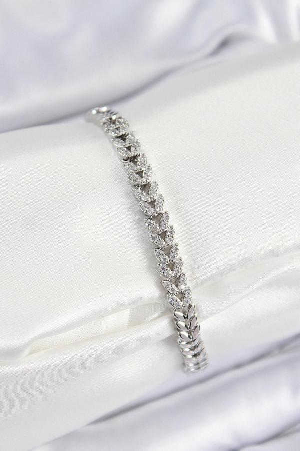 Pirinç Zirkon Taşlı Sıralı Yaprak Model Gümüş Renk Kadın Bileklik - EBJ250726W36800 - Image 1