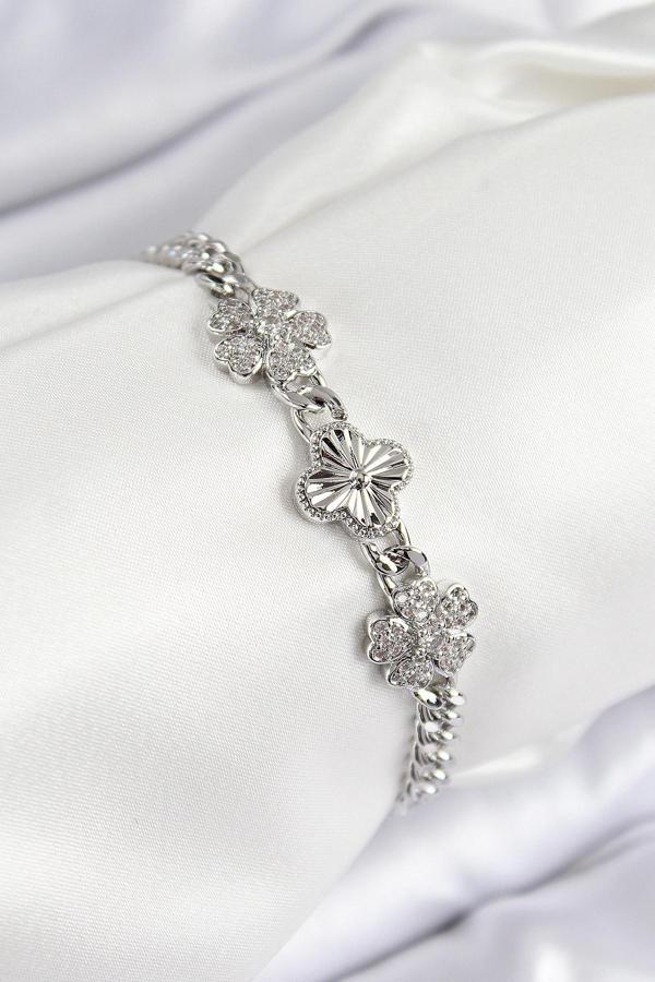 Pirinç Zirkon Taşlı Yonca Model Gümüş Renk Kadın Bileklik - EBJ250726W36826 - Image 1