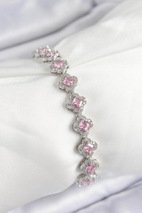 Pirinç Zirkon Taşlı Pembe Yonca Baget Model Gümüş Renk VIP Seri Kadın Bileklik - EBJ250726W36773 - Image 1