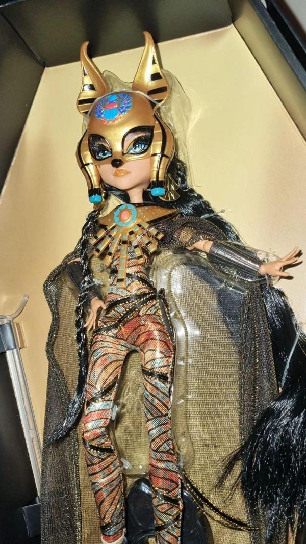 Escoines 3996368874f988b6e1 Haunt Couture Midnight Runway Cleo De Nile Doll - Image 1
