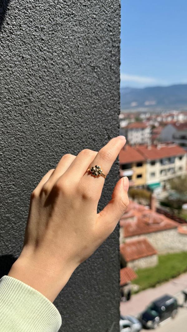 Çiçek Figürlü Zirkon Taşlı Altın Yüzük - Image 1