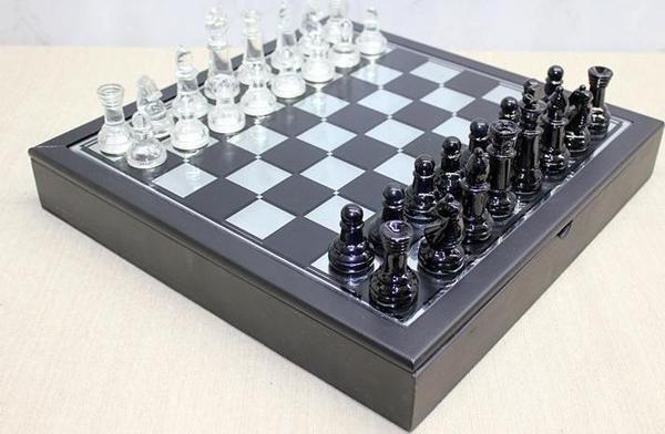 Kutulu Cam Satranç Seti  - Image 1