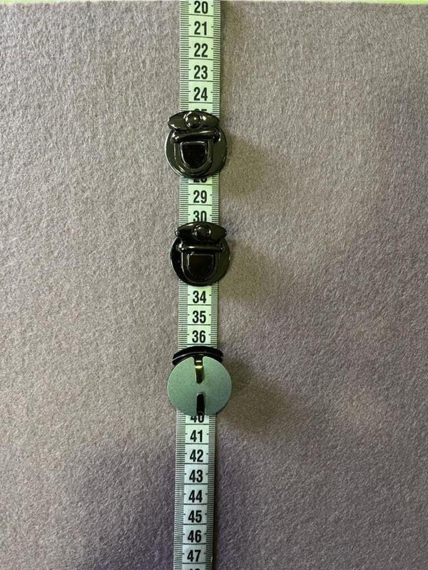 Serpil Düğme Paslanmaz Ve Solmaz Metal Çanta Kilidi En 2,5 Cm Boy 2,5 Cm - Image 1
