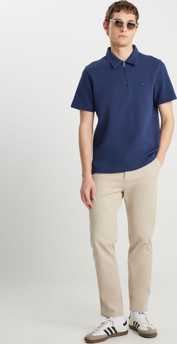 Wrangler Slim Fit Dar Kesim Normal Bel Darpaça Bej Chino Pantolon - Image 1
