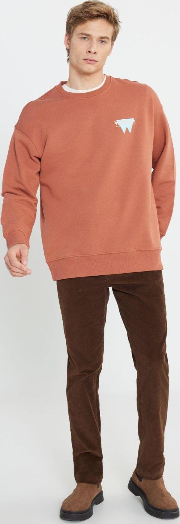 Wrangler Slim Fit Dar Kesim Normal Bel Dar Paça Texas Erkek Kahverengi Pamuklu Esnek Pantolon - Image 1