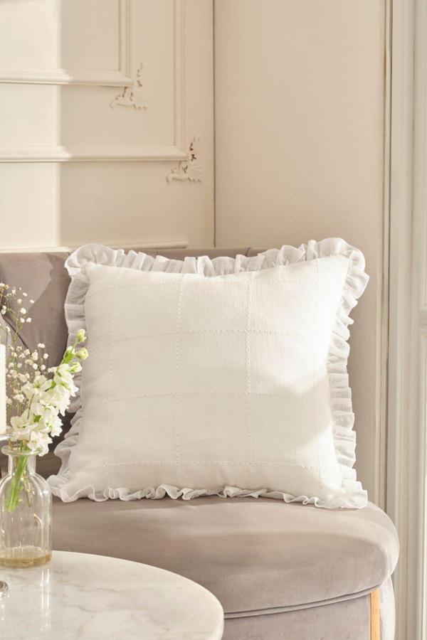 Karaca Home Lalisa Dolgulu Kırlent 45X45 cm Beyaz - Image 1