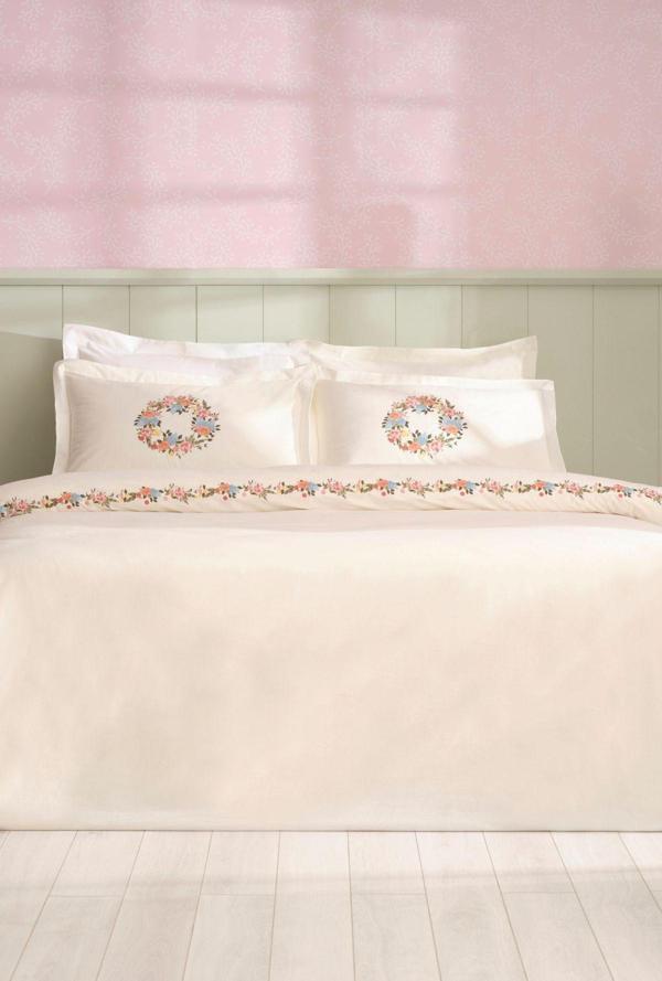 Karaca Home Merlin Nakışlı %100 Pamuk Çift Kişilik Nevresim Takımı Beyaz - Image 1