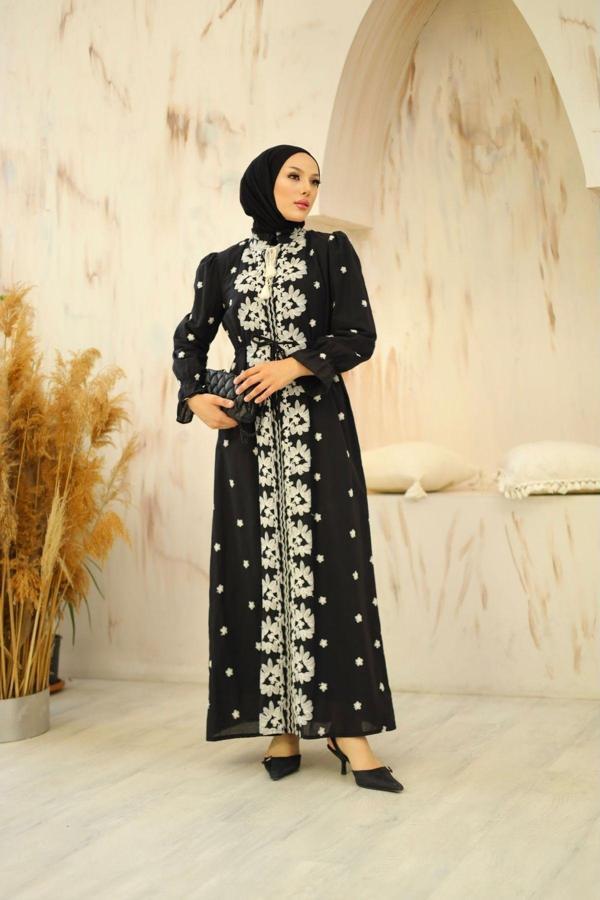 Pink Fly Yazlık Desenli Işlemeli Hakim Yaka Bağcıklı Tesettür Keten Elbise - Image 1