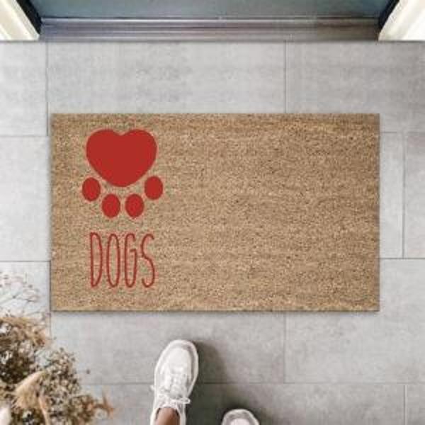 Dijital Baskı Kahverengi Kırmızı Kalpli Dogs Dekoratif Kapı Paspası K-2072 - Image 1