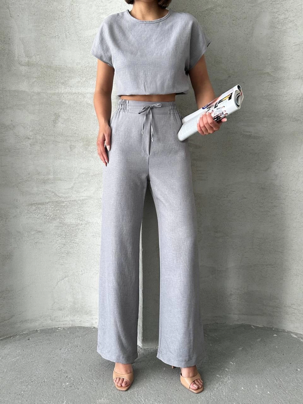 Gri Beli Bağcıklı ve Büzgülü Geniş Paça Pantolon Kısa Kollu Yazlık Bluz Takım - Image 1
