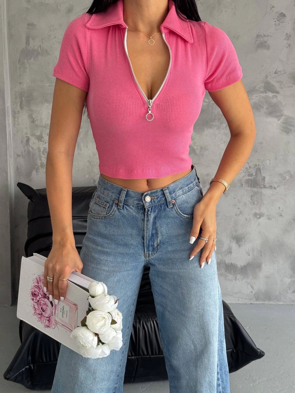 Kaşkorse V Yakası Fermuarlı Fuşya Slim Fit Kısa Kol Standart Boy Bluz/Tişört - Image 1