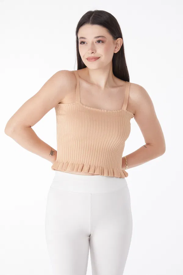 Yazlık İnce Askılı Bej Eteği Volanlı Triko Croptop/Büstiyer - Image 1