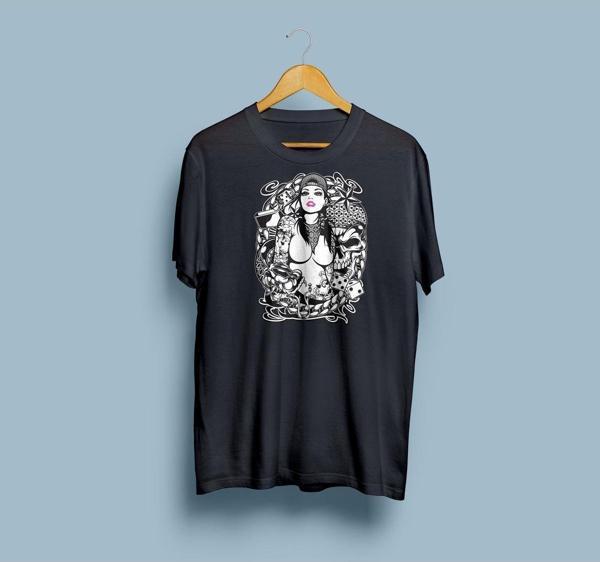 Oversize Tattoo Kadın Tasarım unisex T-shirt - Image 1