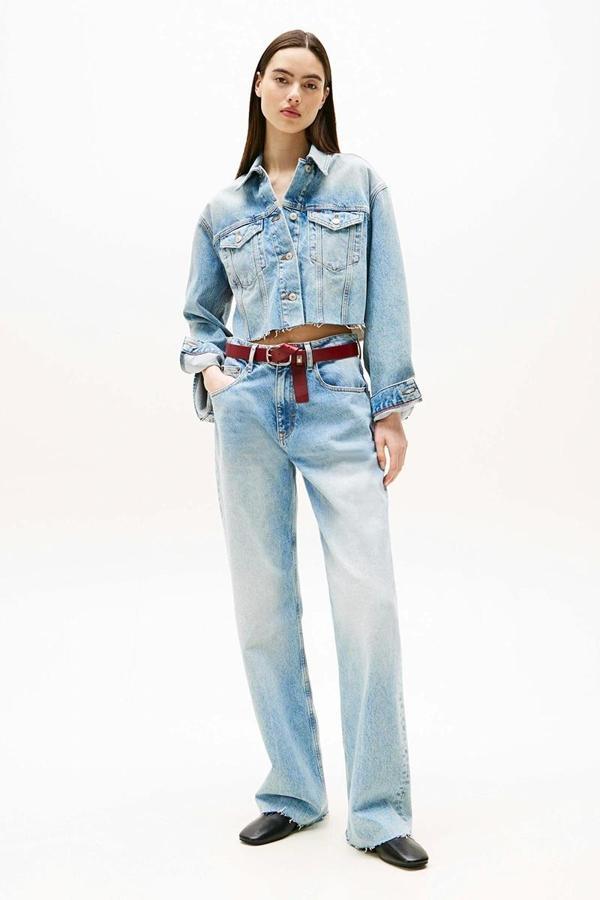 Tommy Jeans Kadın İkonik Şeritli Kısa Jean Mavi Ceket DW0DW210631A5 - Image 1