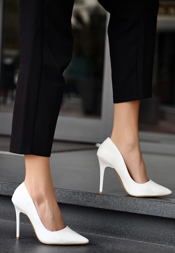 Hillar Beyaz Cilt Stiletto Ayakkabı - Image 1