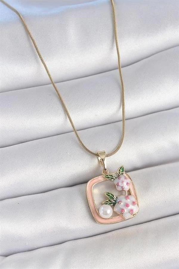 316L Çelik Gold Renk Zincir Pembe Mineli Kare Model Çiçek İşlemeli İnci Detay Kadın Kolye - Image 1