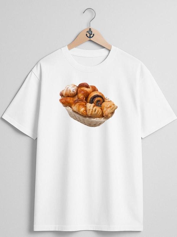 Oversize Bun Croissant Breakfast Kruvasan Göğüs Tasarımlı Unisex T-Shirt - Image 1