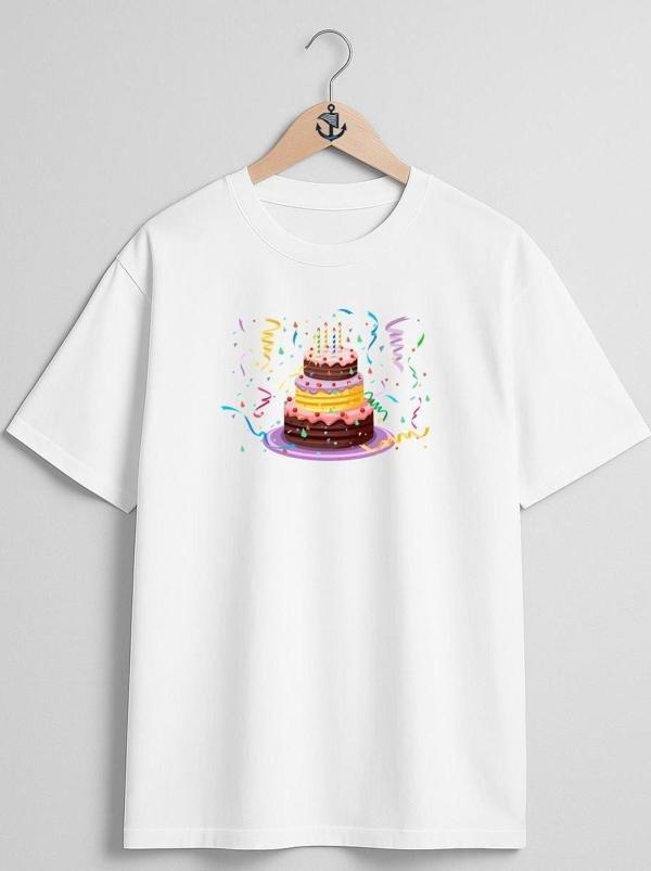 Oversize Doğum Günü Pastası Göğüs Tasarımlı Unisex T-Shirt - Image 1