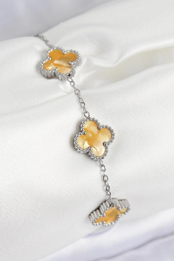 Celira Çelik Sedefli Kehribar Sarı Gümüş Renk Yonca Kadın Bileklik - Image 1