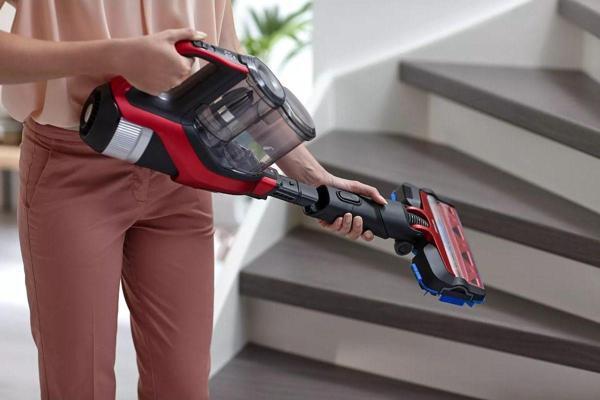 Philips Speedpro Max Akıllı Dijital Ekran 360° Emiş Başlığı Xc7043 Şarjlı Dikey Süpürge - Image 1