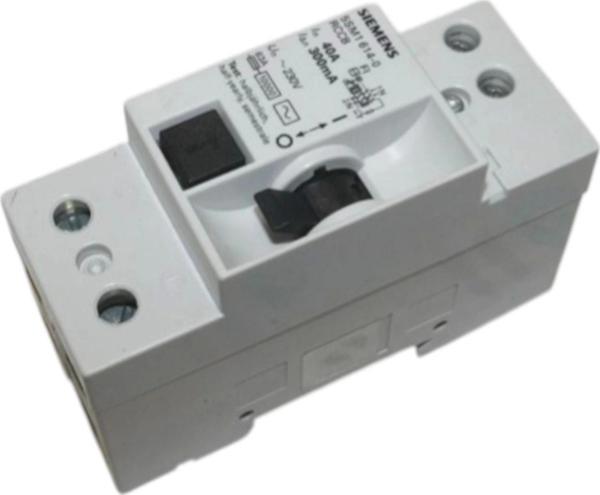 SİEMENS 1X40A 300 mA YANGIN KORUMA ROLESİ(5SV4614-0) - Image 1