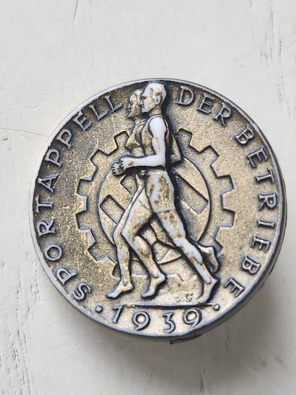 Edi Antik 1939 Tarihli Alman Reich Rozet. 2Cm Çapında - Image 1