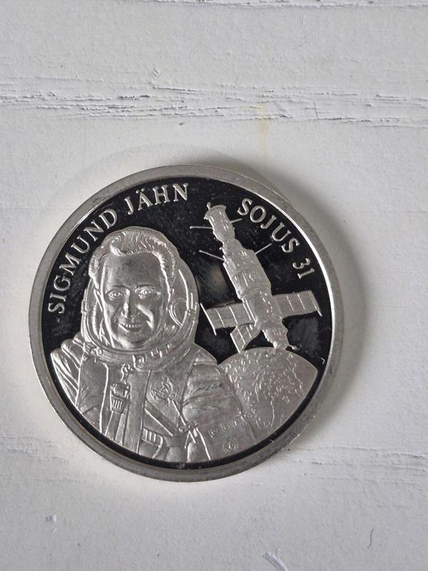 Edi Antik Doğu Almanya Astronot Sigmund Madalya. 3Cm Çap - Image 1