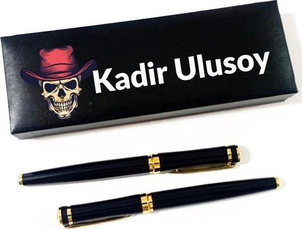 Kişiye Özel İsim Yazılı Kutulu 2’li Roller ve Dolma Kalem Seti – Şapkalı Kuru Kafa Tasarım - Image 1