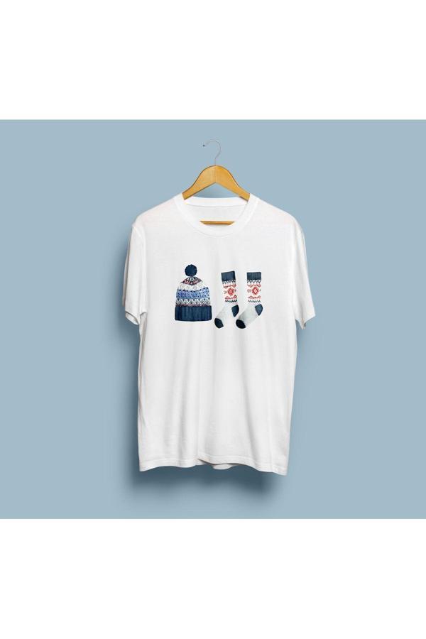 Oversize Şapka Çorap Kış Tasarım Unisex T-shirt - Image 1