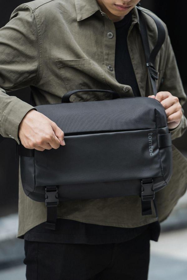 Tomtoc Explorer H02 14 Inç / 10L Siyah Omuz Ve Bel Macbook Pro Çantası - T21L1D1 - Image 1