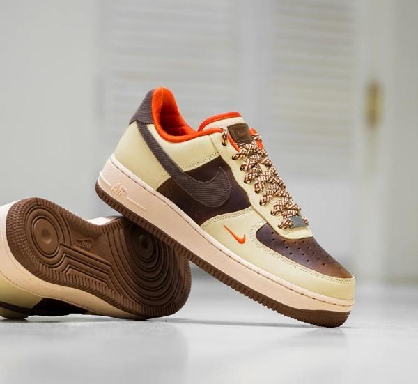 NİKE AİR FORCE 1 '07 LOW LİGHT BRİTİSH CACAO WOW'-ERKEK SNEAKER AYAKKABI - Image 1