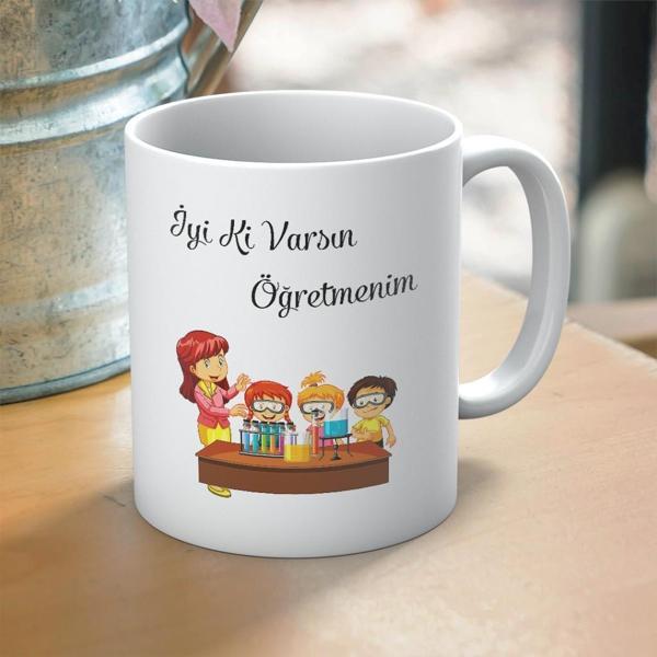 İyi Kİ Varsın Öğretmenim Yazılı Öğretmenler Günü Hediyelik Baskılı Kupa - Image 1