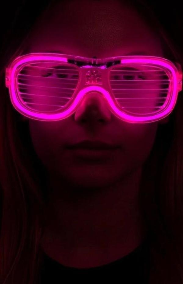 Nessiworld Pembe Led Işıklı Parti Gözlüğü - Neon Glow Şerit Gözlük 3 Modlu - Image 1