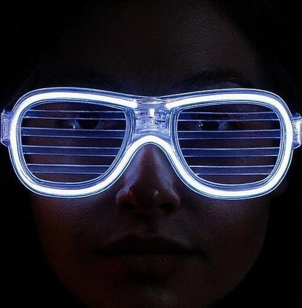 Nessiworld Beyaz Led Işıklı Parti Gözlüğü - Neon Glow Şerit Gözlük 3 Modlu - Image 1