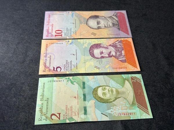 Edi Antik Venezuela Takıım 2, 5, 10 Bolivar Çil Soberano (2018-2021) - Image 1