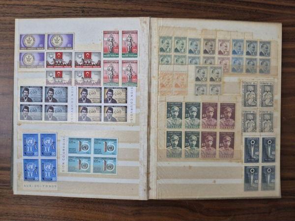 Edi Antik 32 Sayfa Defterinde Yerli Pul Koleksiyonu. 780 Adet Yerli - Image 1