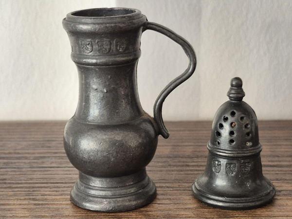 Edi Antik 2 Adet Avrupa Zin Minyatür Obje. Orijinal Dönemine Ait. 5 Ve 6Cm - Image 1