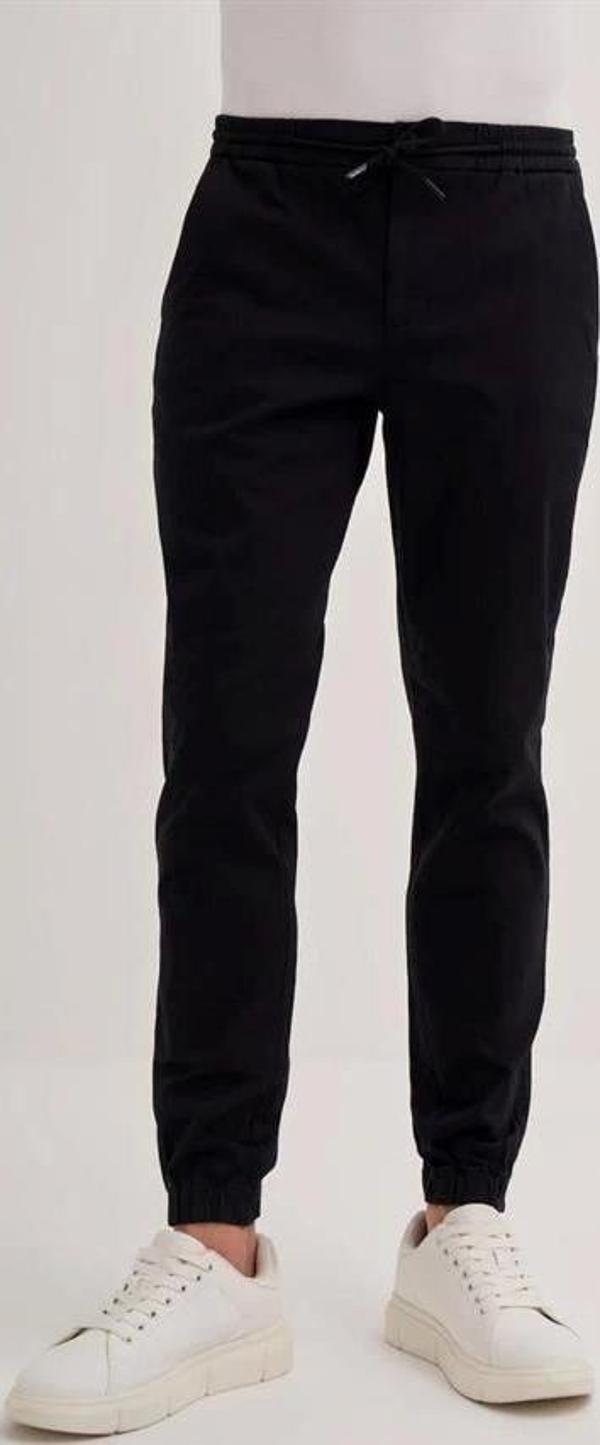 0004 Düğme Kapamalı Beli ve Paçası Lastikli Jogger Erkek Pantolon SİYAH - Image 1