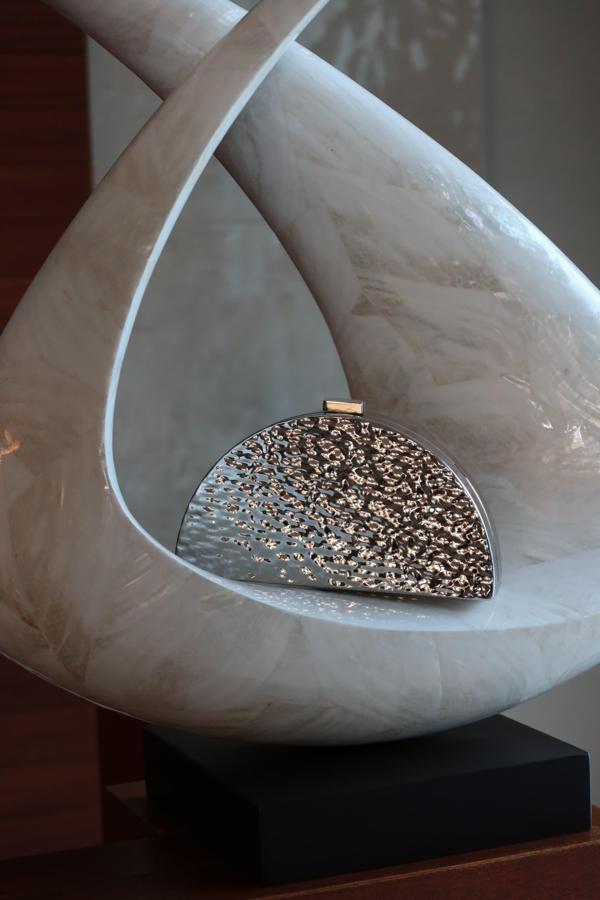  Silver Metal Desenli Zincirli Omuz Çantası - Image 1