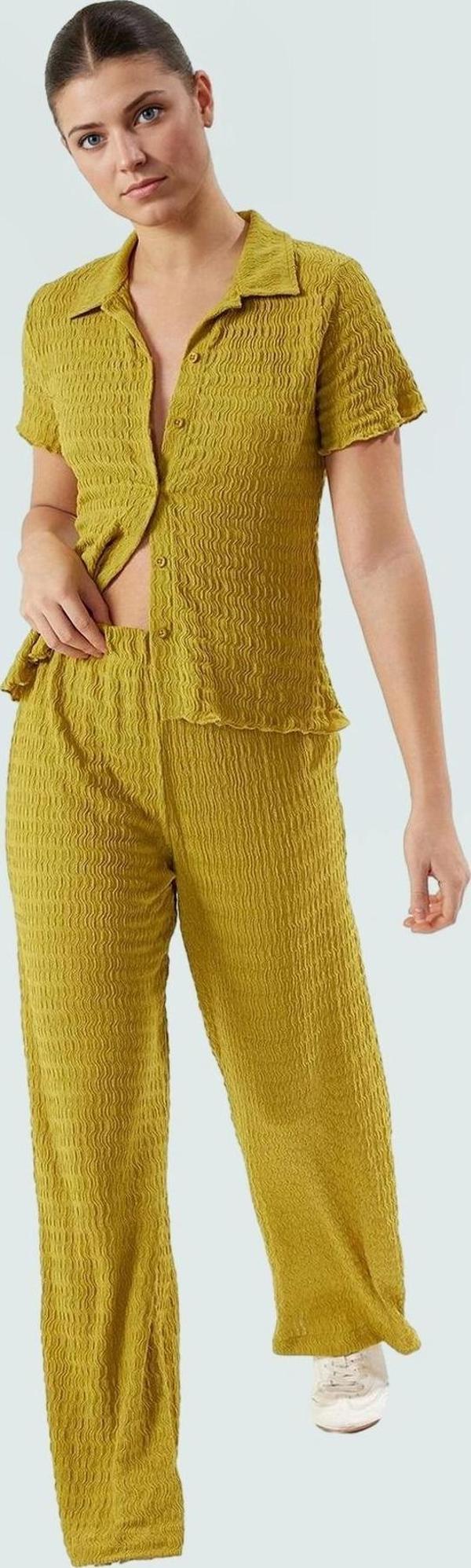 Rahat ve Şık Yazlık Takım Örme Bluz Geniş Paça Pantolon Görünüm - Image 1