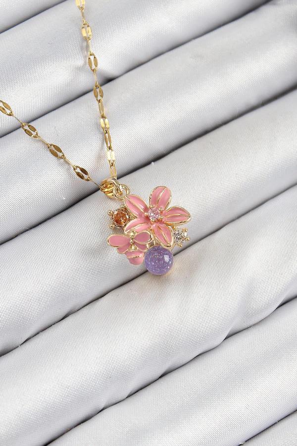 Celira Çelik Zirkon Taşlı Arı Detaylı Pembe Çiçek Model Gold Renk Kadın Kolye - Image 1