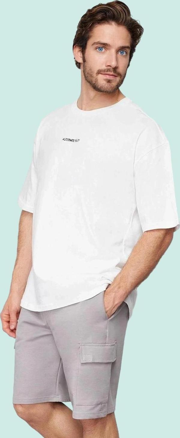 Erkek Geniş Paça Şort Aplike Detay Casual Günlük Stil Hafta Sonu Yaz Aylarının Vazgeçilmezi - Image 1