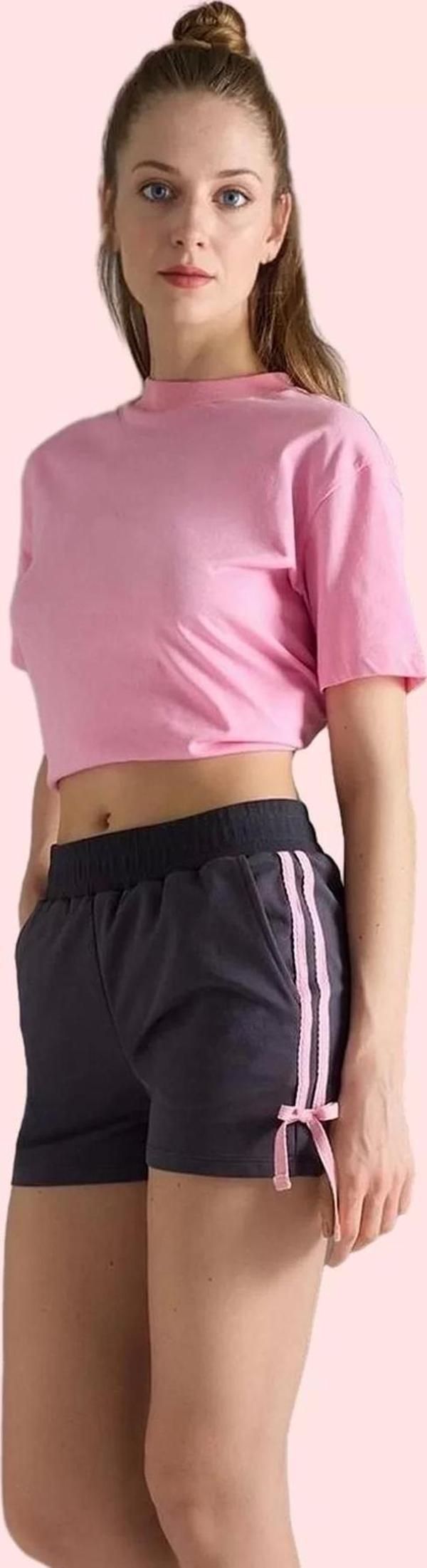 Kadın Kısa Boy Örme Şort Renk Bloklu Desen Beli Lastikli Rahat Spor Yaz Aylarının Vazgeçilmezi - Image 1