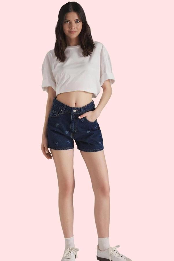 Kadın Denim Şort Baskılı Desen Yüksek Bel Boru Paça Pamuklu Günlük Kombinler Modern Tasarım - Image 1