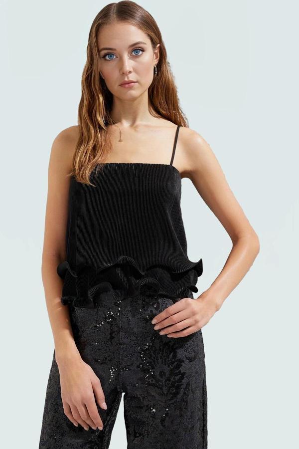 Yazlık Kolsuz Kare Yaka Fitted Pilise Bluz Polyester Örme Kumaş Modern Stil Rahat Ve Şık - Image 1