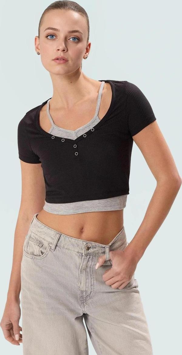 Çıtçıtlı Kısa Bluz Polyester Kaşkorse Örme Günlük Stil Rahat Kullanım Şık Görünüm - Image 1